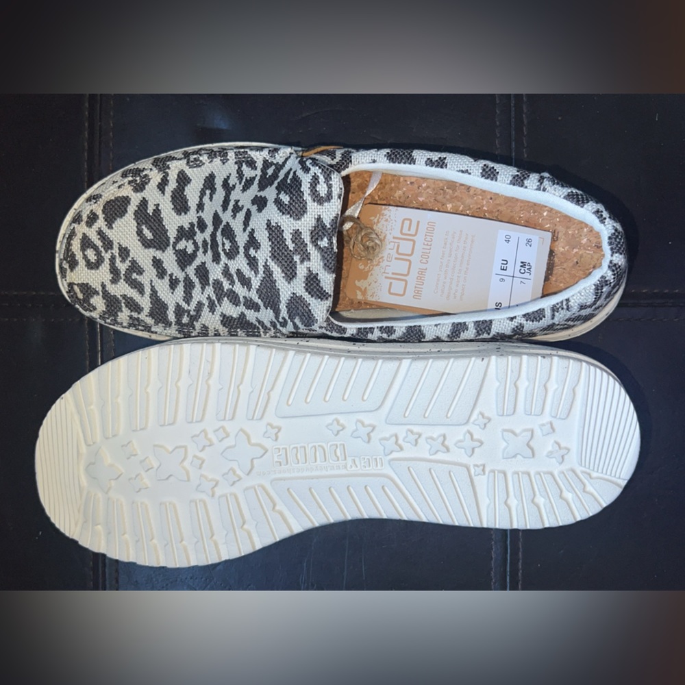 Hey Dude woman’s size 9
